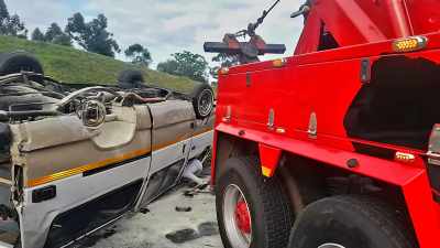 18 School Children Injured as Taxi Overturns on N3 Near Durban